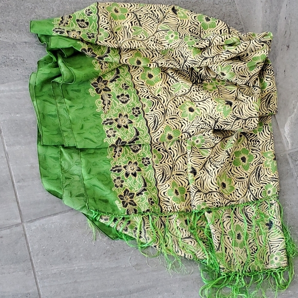 SARONG - Picture 2 of 2